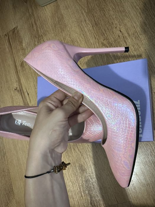 Дамски остри елегантни обувки с тънък ток в цвят розов хамелеон