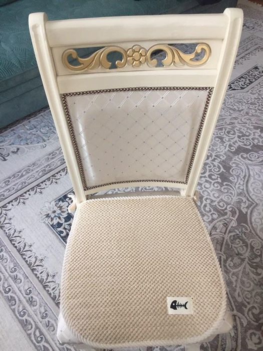 Стол со стульями