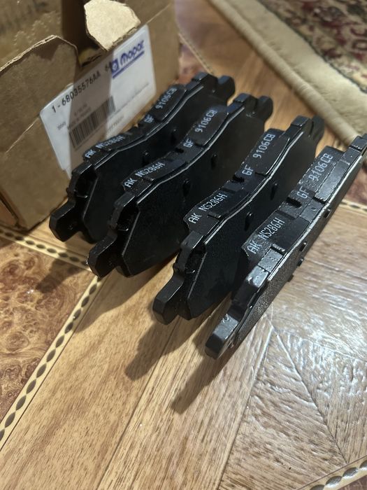 Продам тормозные колодки Митцубиси