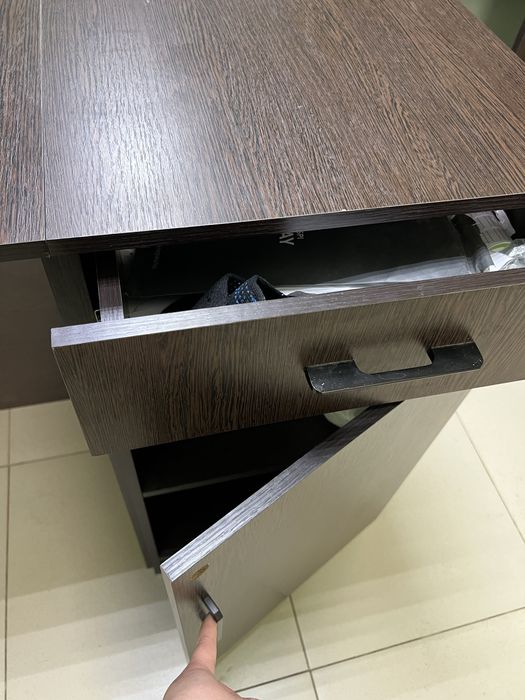 Стол для работы (кассы)