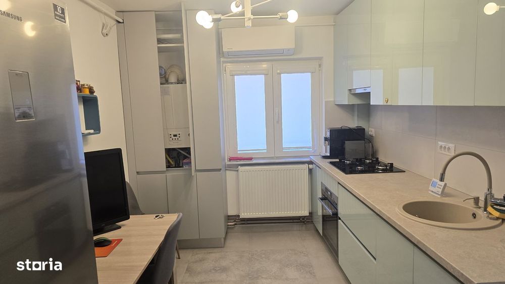Vand apartament 2 camere decomandat, Deva, I. Maniu, etaj 3, mobilat