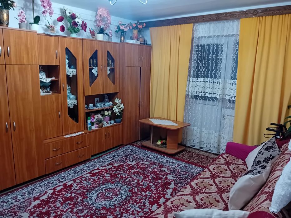 Închiriez apartament cu 2 camere,zona Primaverii