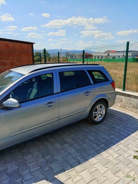 Продавам Астра H за части 2007 г. 1,7 CDTI 101  коня 1000евро