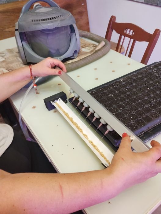 Сеялка за табли 128 гнезда