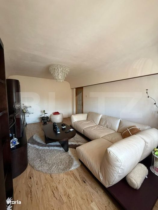 Apartament cu 4 camere, decomandat, zona 9 Mai — fotografia 1