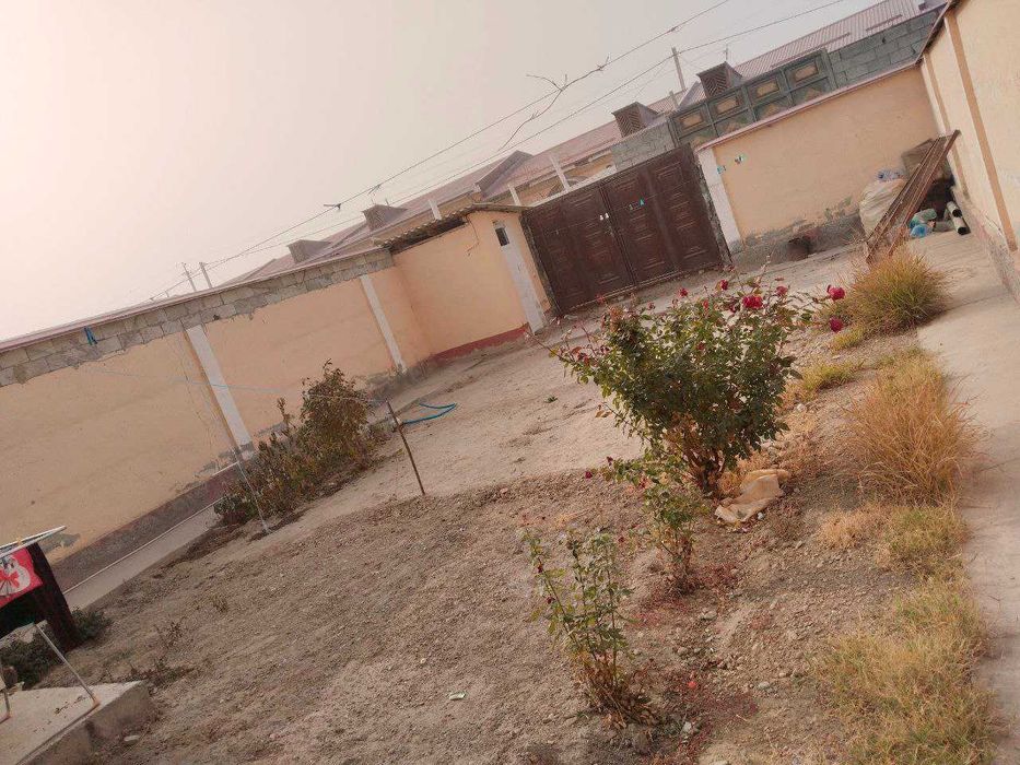 Uy sotiladi. Mindon obodda 2 sotihli uy sotiladi.