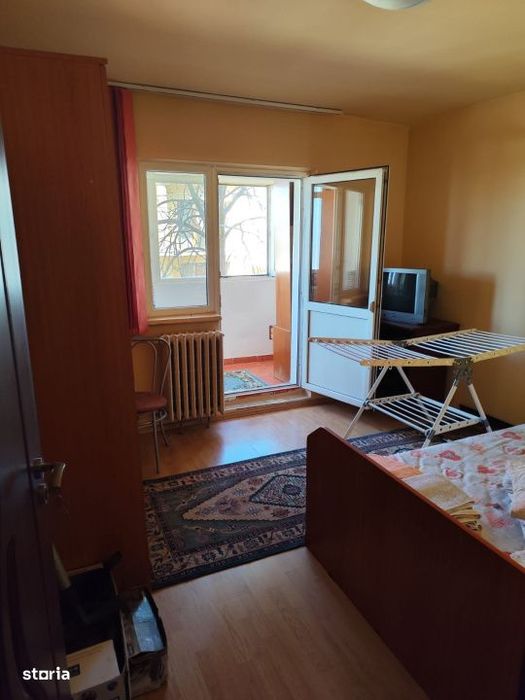 Apartament 4 camere, etaj 1, Craiovita Noua