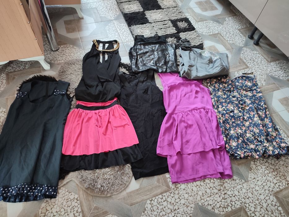 Vând Lot de 8 Rochii ...Oferta!!