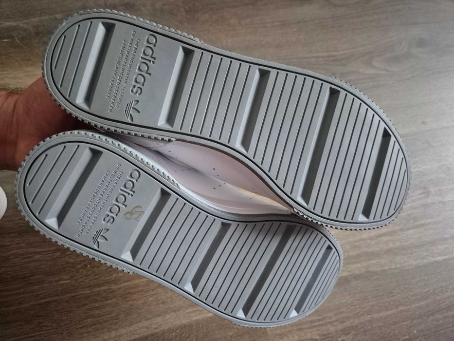 Маратонки чисто нови