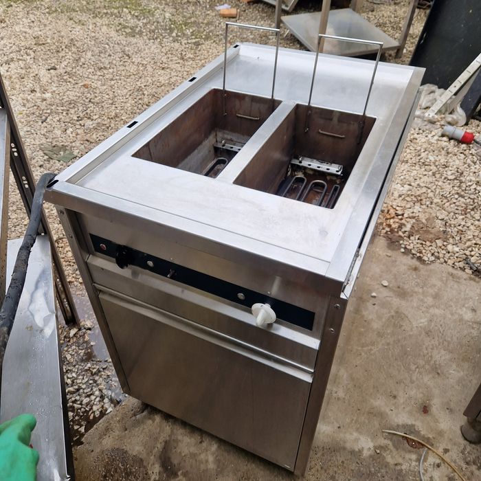 Friteuza dubla de.putere,  capacitate mare, cu sau fara banc, gaz sau