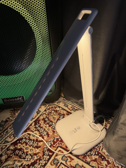 Продам лампу настольная удобная