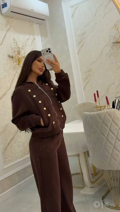 Спортивный женский костюм