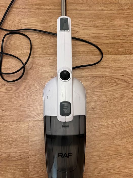 Пылесос вертикальныи.