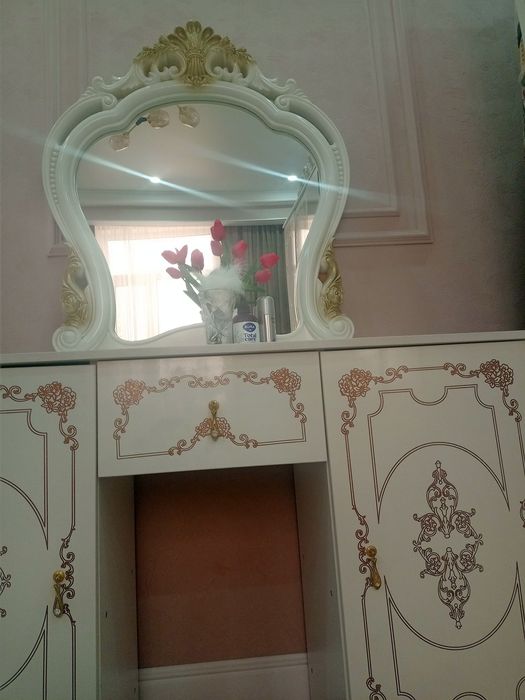 Продам комод с зеркалом