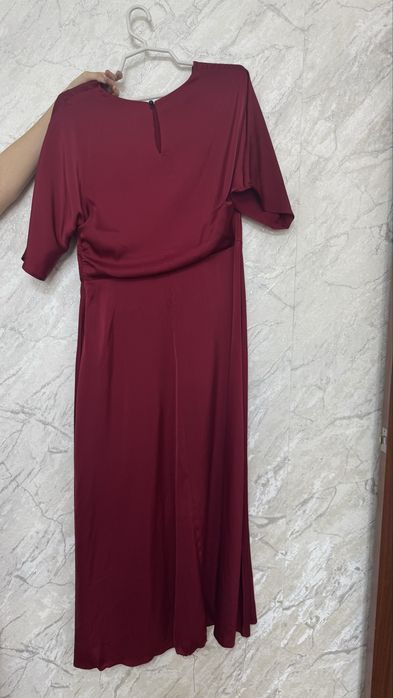 Продам платье вечерное одевала на пару часов