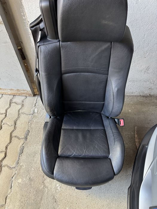 Предни седалки Bmw E93.