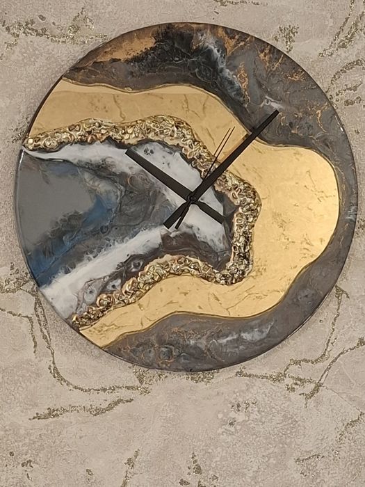 Часы с зеркальной вставкой