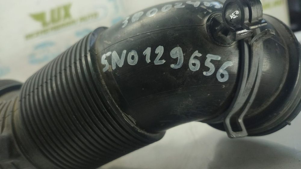 Furtun tub admisie aer 5n0129656 2.0 tdi CBA CFF CBB Audi Q3 8U [2011