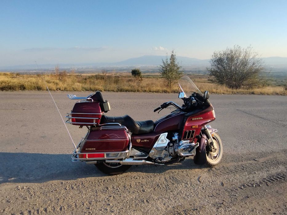 Продавам си мотора Honda Gold wing GL1200