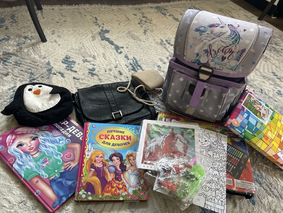 Книги для девочек, рюкзак , картинки, сумочки, разукрашки