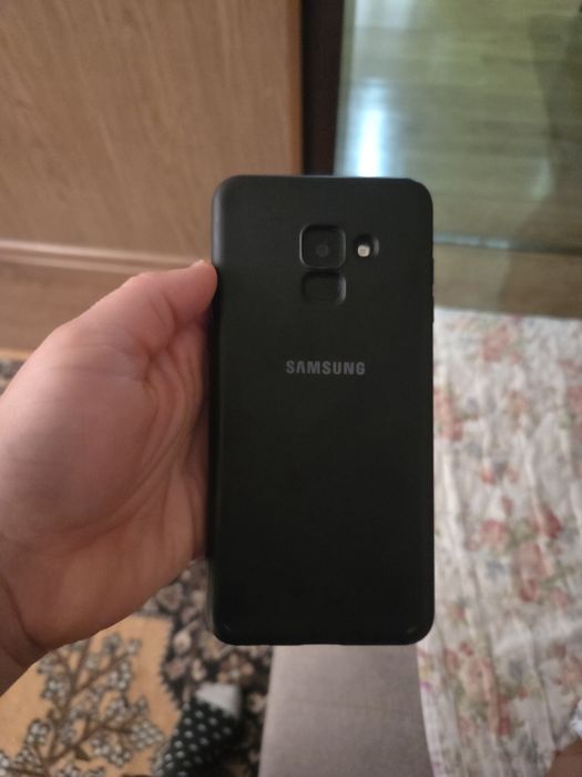 Samsung  A8 телефон