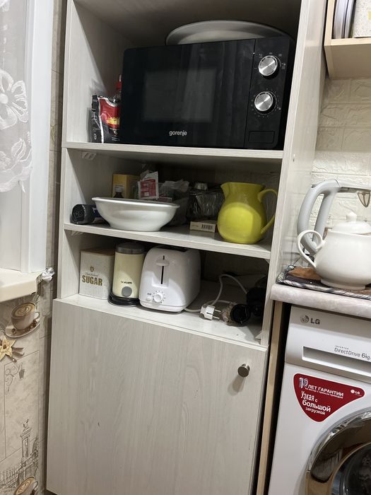 Пенал кухонный на ножках почти новый.