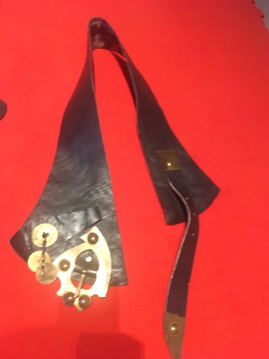 Curea de piele model deosebit