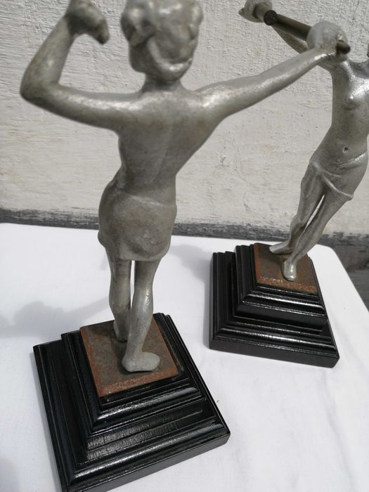 Statueta metal suport pendul