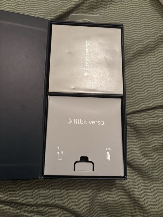 Ceas Fitbit Versa nou in cutie cu toate accesoriile