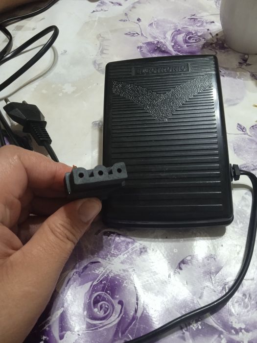 Продам педали на швейную машинку ягуар.2 шт одна новая 7000 .б/у 4000