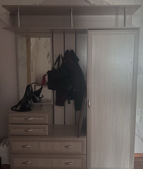 Продам прихожую !!!