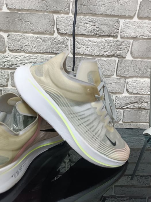 Оригинальные кроссы Nike