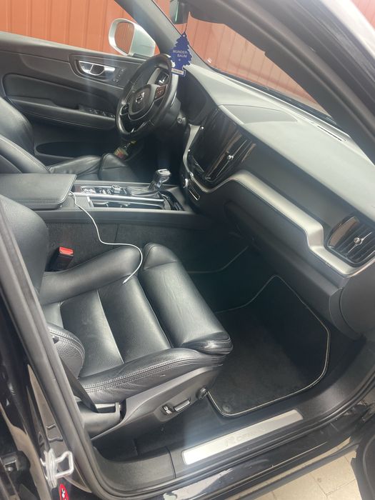 Volvo xc 60 R-Design4X4-km reali -fara accident