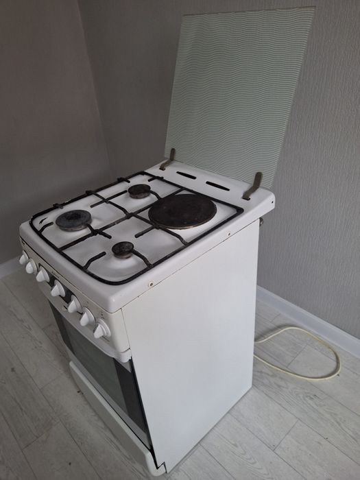 Продам газовую электро плиту