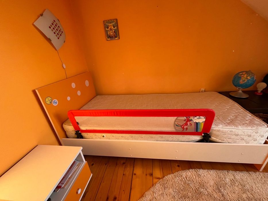 Mobila copii - birou cu biblioteca, dulap, pat cu saltea, noptiera