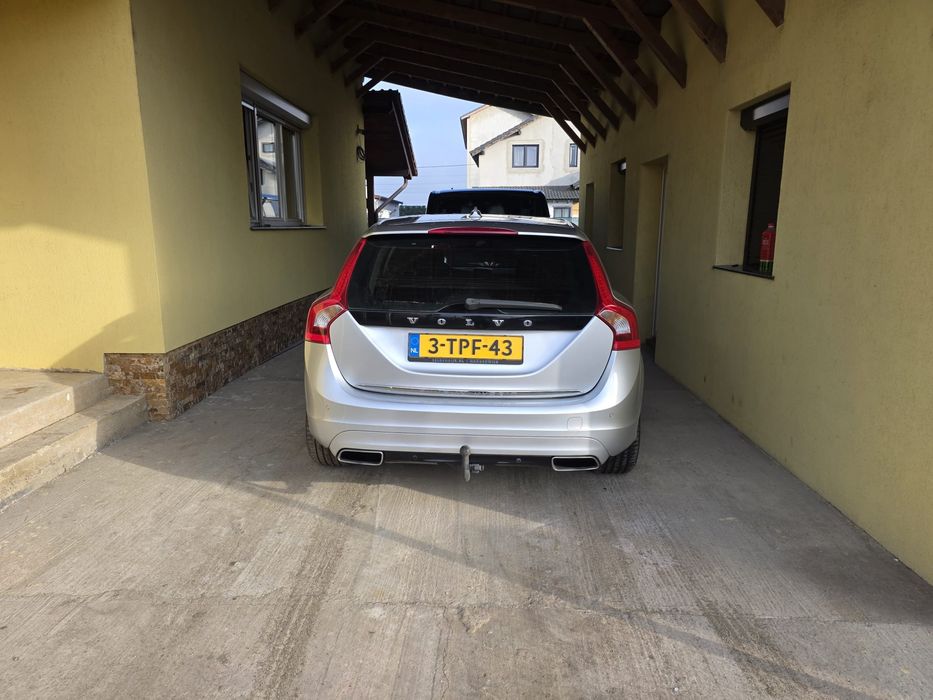 Volvo v60  d6 plug-in hibryd Summum