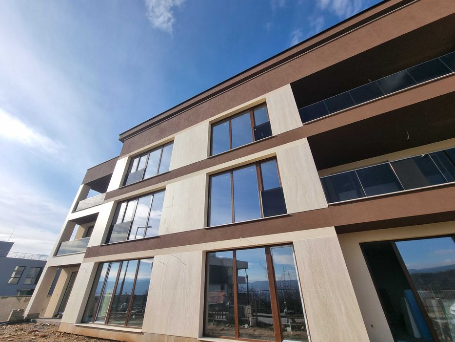 Тристаен апартамент с панорамна гледка в кв. Баларбаши