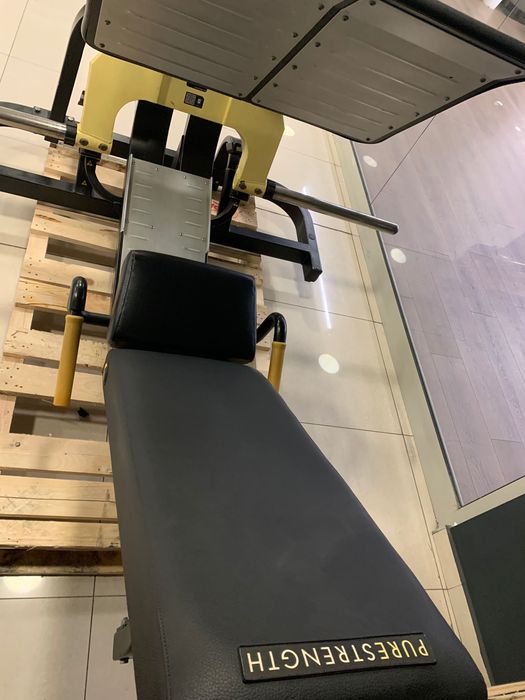 Лег преса и хак клек Matrix, лег преса Technogym