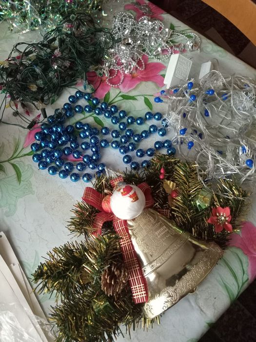 Ёлочные украшения, гирлянда, бусы