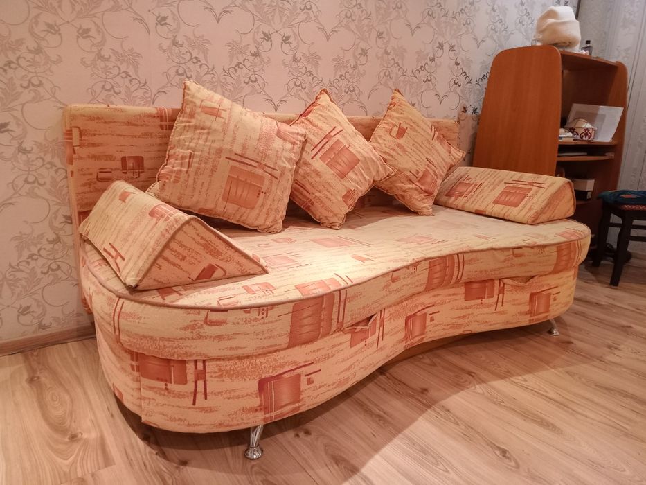 Софа раскладной, ухоженный.