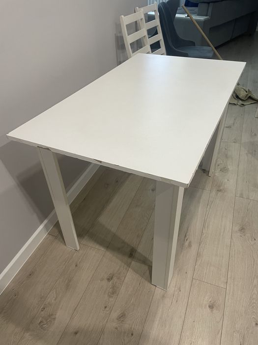 Продам Стол и стулья