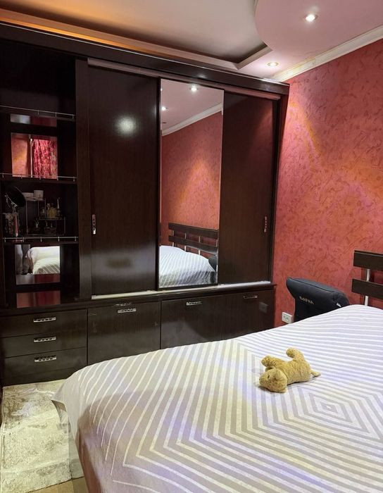 Квартира на Саракулька 2/1/5 общ пл 57м ,во есть дворике тапчан