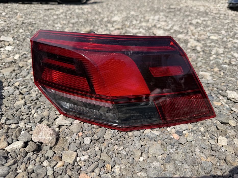 Spate complet VW Golf 8 R Line : Bara spate / Stopuri / Haion