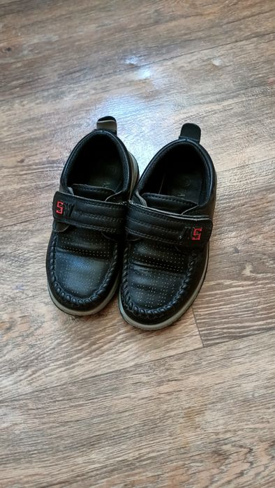 Продам детскую обувь