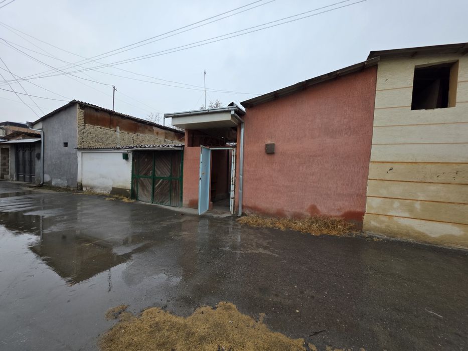 Аэропорт вайида 2 су'тик ховли сотилади.