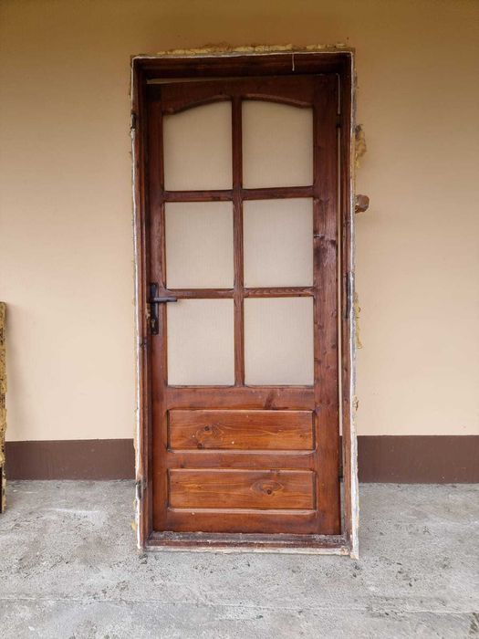 Geam termopan si usa din lemn