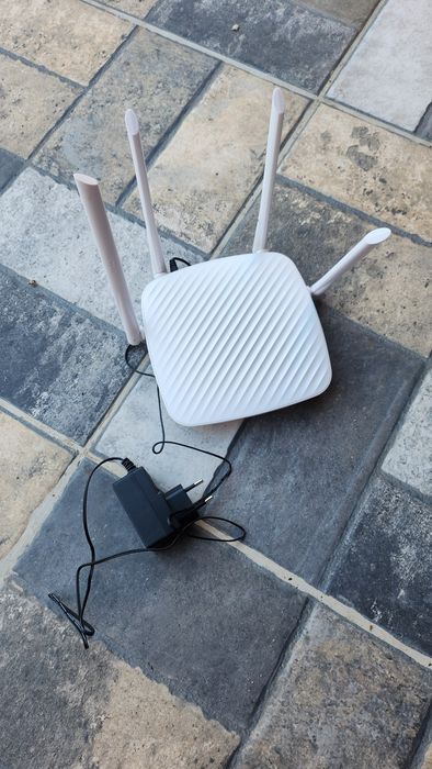 Router functional wireless Tenda cu 4 antene