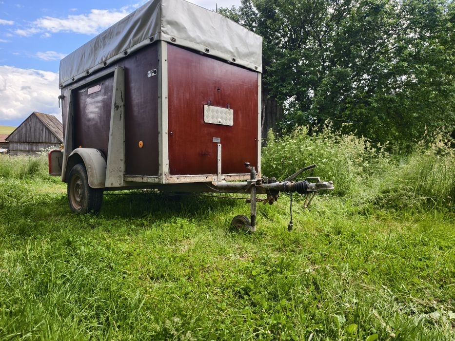 Remorcă pentru transport animale