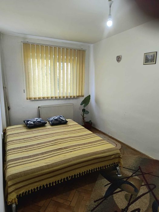 Inchiriez apartament 3 camere, situat central Tineretului ,Braila