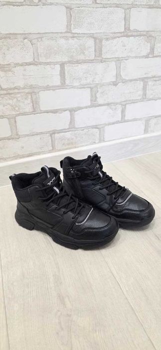 Зимние кроссовки на мальчика